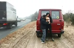 木のカバーの下で日焼けしたひよこおしっこ 動画 女 エロ