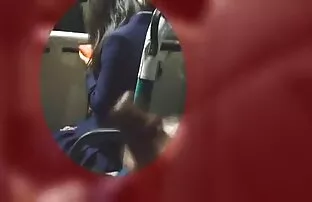 キラは女性の前でストリップし、自慰行為をします 女 用 の エロ 動画