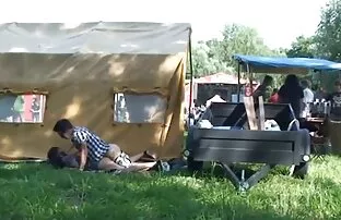 庭に横たわっているパンティーのペアから思わずうめいた キス 鈴木 一徹