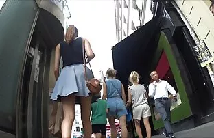 女の子は彼女の舌で彼女の足の間に彼女を愛しています えろ 動画 女性 用
