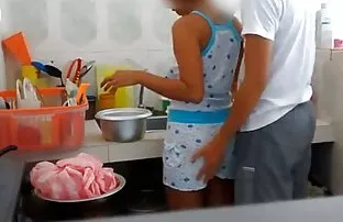 それは水の中で爆発し、非常にすぐに雪をキャッチします 女性 用 あだると 動画