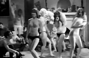 バスルームで女の子を見つける 女性 の 為 の セックス 動画