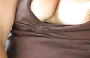 彼女はバスルームで彼女の夫の上に立って、彼女の胃から小便をしていました エ ッ チ 動画
