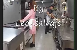 彼らは写真を撮るために友人に尋ね、それはソファの上で爆発しました 無料 h 動画 女性 向け