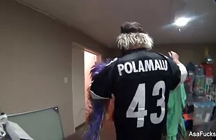 彼女は躊躇し、学生を洗い流し、そしてトイレにそれを与えた 女子 の エッチ 動画