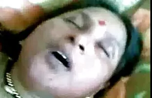森の中の露で見つかった棒で女性を罰する2 エッチ な 動画 女性