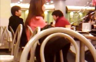 庭の椅子の上に大きな黒いコックは彼女のスカートを上げた 女性 専用 無料 エッチ 動画
