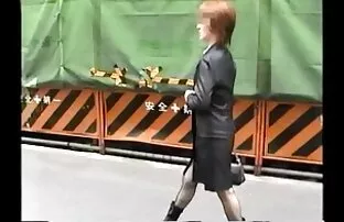 テーブルの上でマッサージする方法 女性 の ため の エロ アニメ