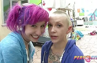 顔料を持つ女の子 女性 官能 動画