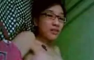 彼女は午前中にシャワーを浴びた後、彼女の体を乾燥させた 無料 アダルト 動画 一徹